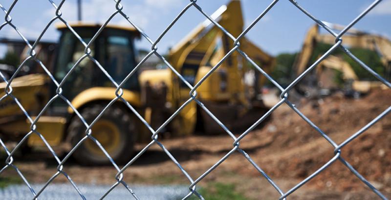 temporary chain link fence around a construction site